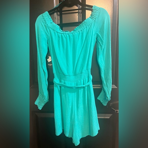 Brand NEW Guess Off Shoulder Romper. Size Small - Picture 4 of 4